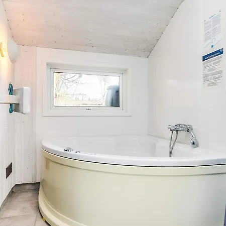 8 Person In Gilleleje-by Traum