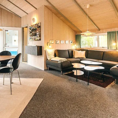 8 Person In Gilleleje-by Traum *