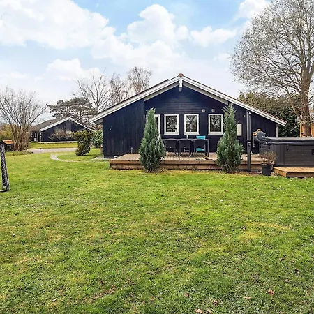 8 Person In Gilleleje-by Traum * Gilleleje