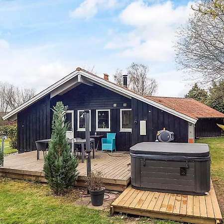 8 Person In Gilleleje-by Traum
