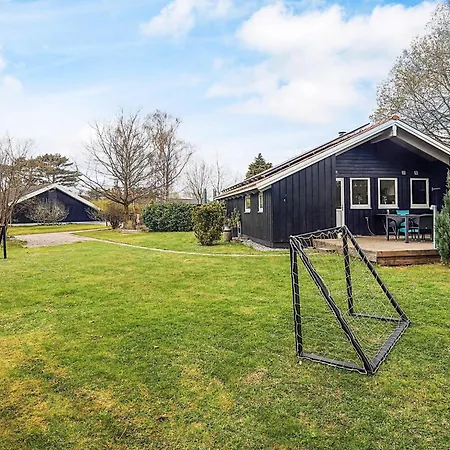 8 Person In Gilleleje-by Traum